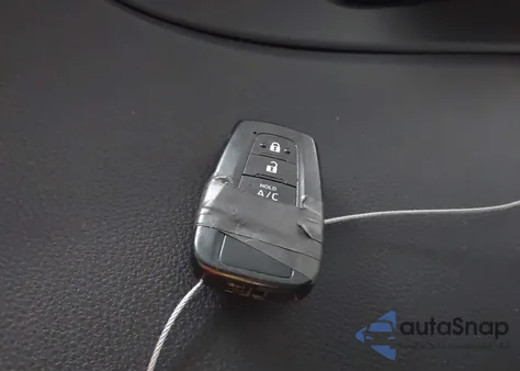 2021 Toyota Prius Prime Le z USA, uszkodzony, nr VIN JTDKAMFP0M3176522